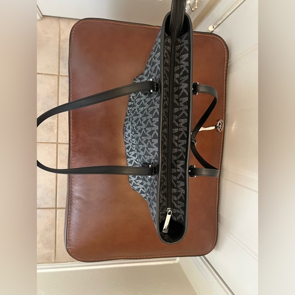 Michael Michael KoRs Jet Set Top Zip Tote - Picture 8 of 10